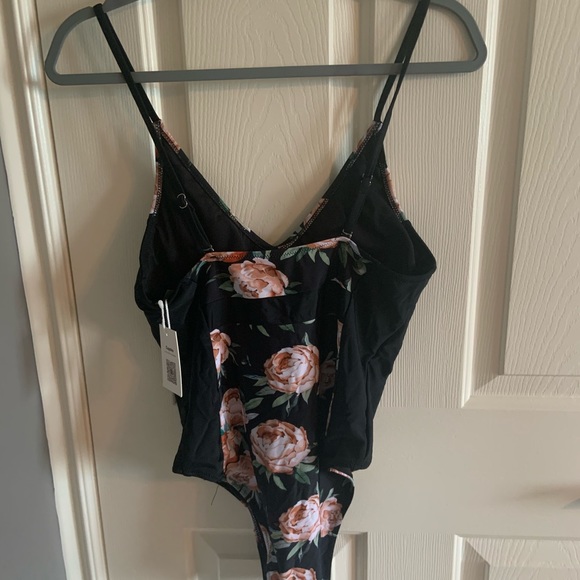 Cupshe one piece - Picture 4 of 4